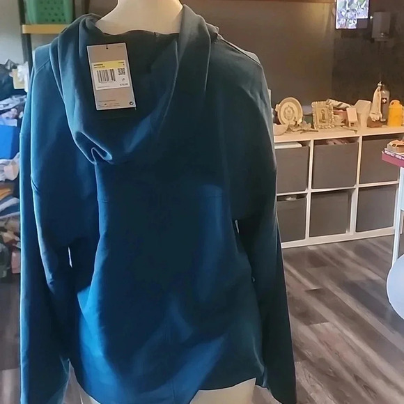 NIKE LONG SLEEVE TOP 2 SLITS ON THE SIDE - Picture 4 of 4